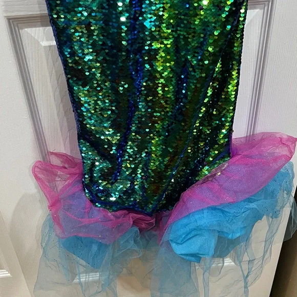 Deluxe Dazzling Mermaid Sequin Kids Costume-Size 10-12 (as is) - Picture 2 of 11